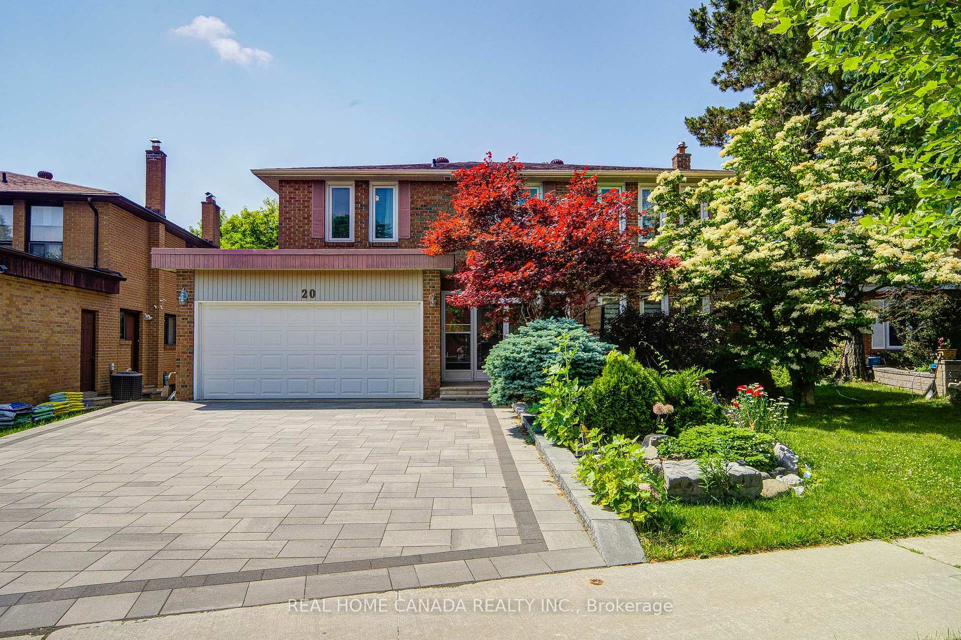 Property Photo: 20 Saddletree Drive ON M2H 3L3