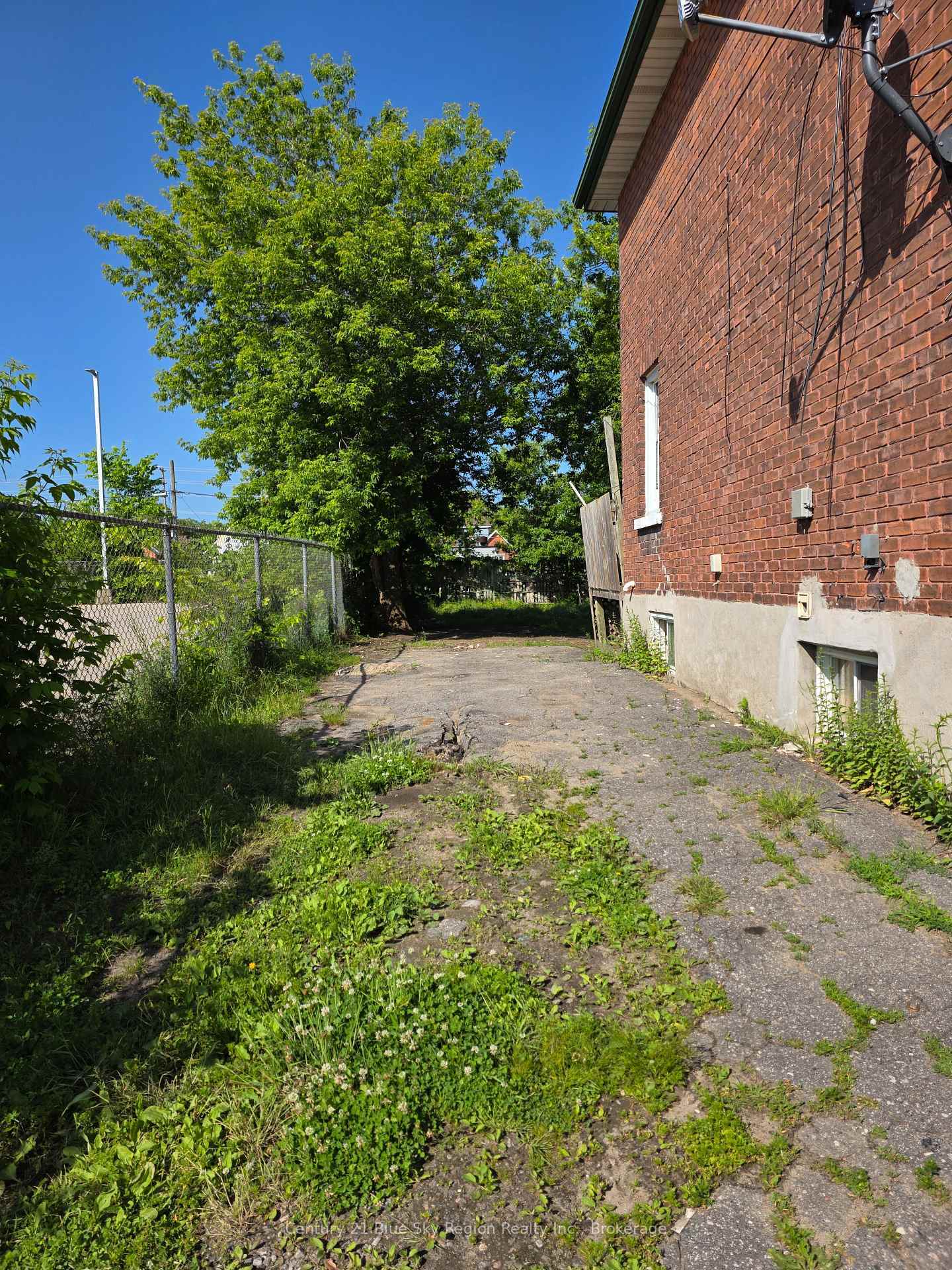Property Photo: 253 Second Avenue W ON P1B 3L1