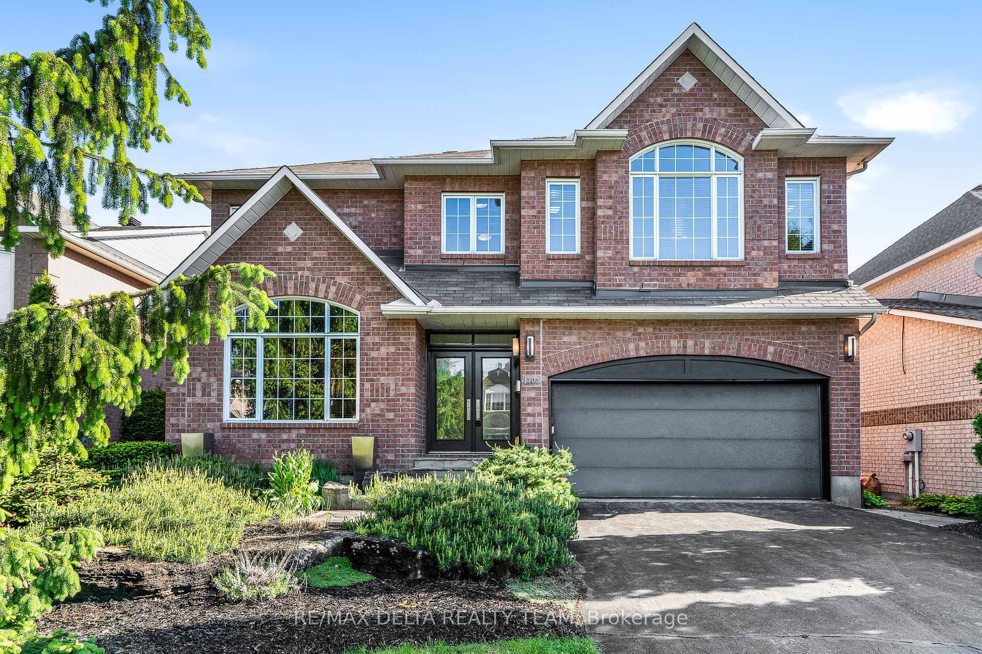Property Photo: 1703 Des Sapins Gardens ON K1C 8E3