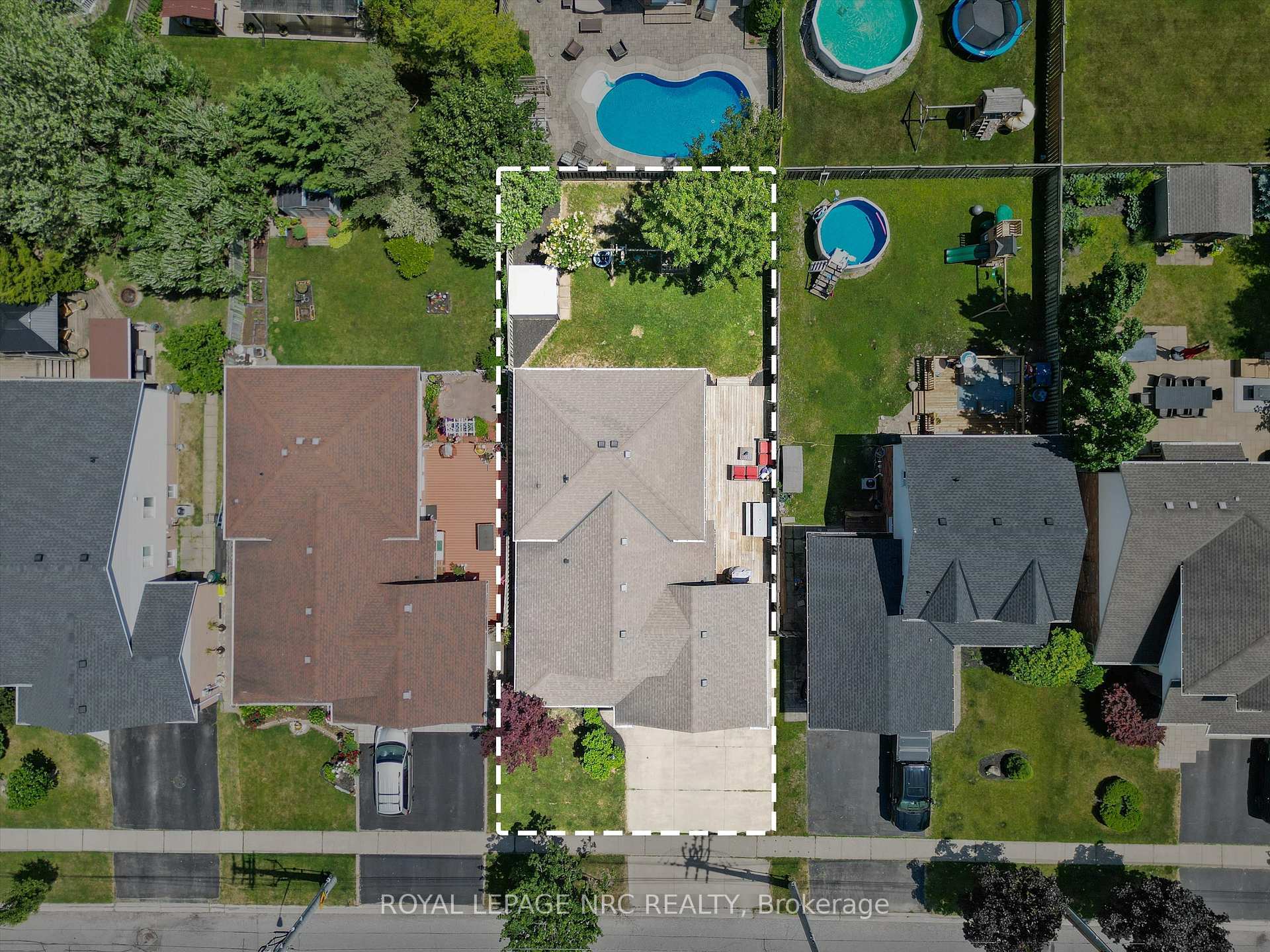 Property Photo: 162 Vansickle Road ON L2S 3W5