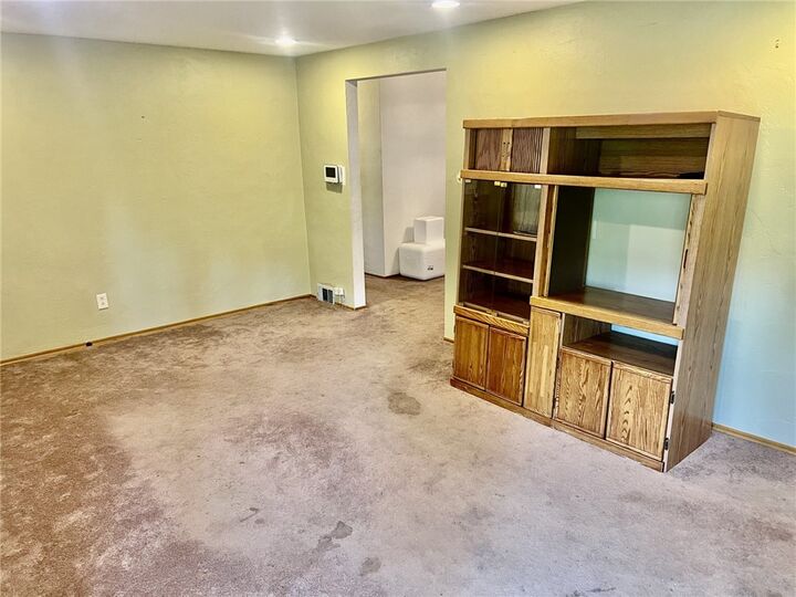 Property Photo: 3223 Mayflower Dr PA 15227