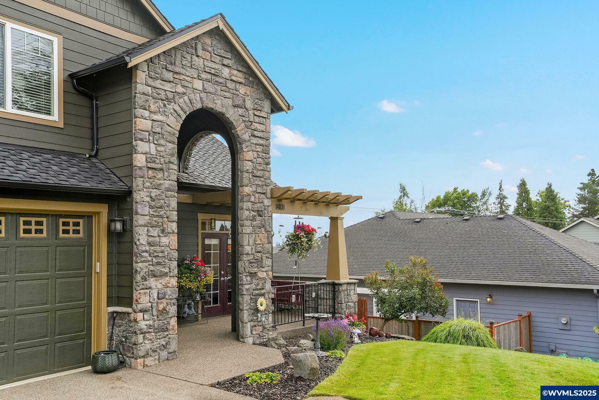 Property Photo: 1401 Ranier Lp NW OR 97304