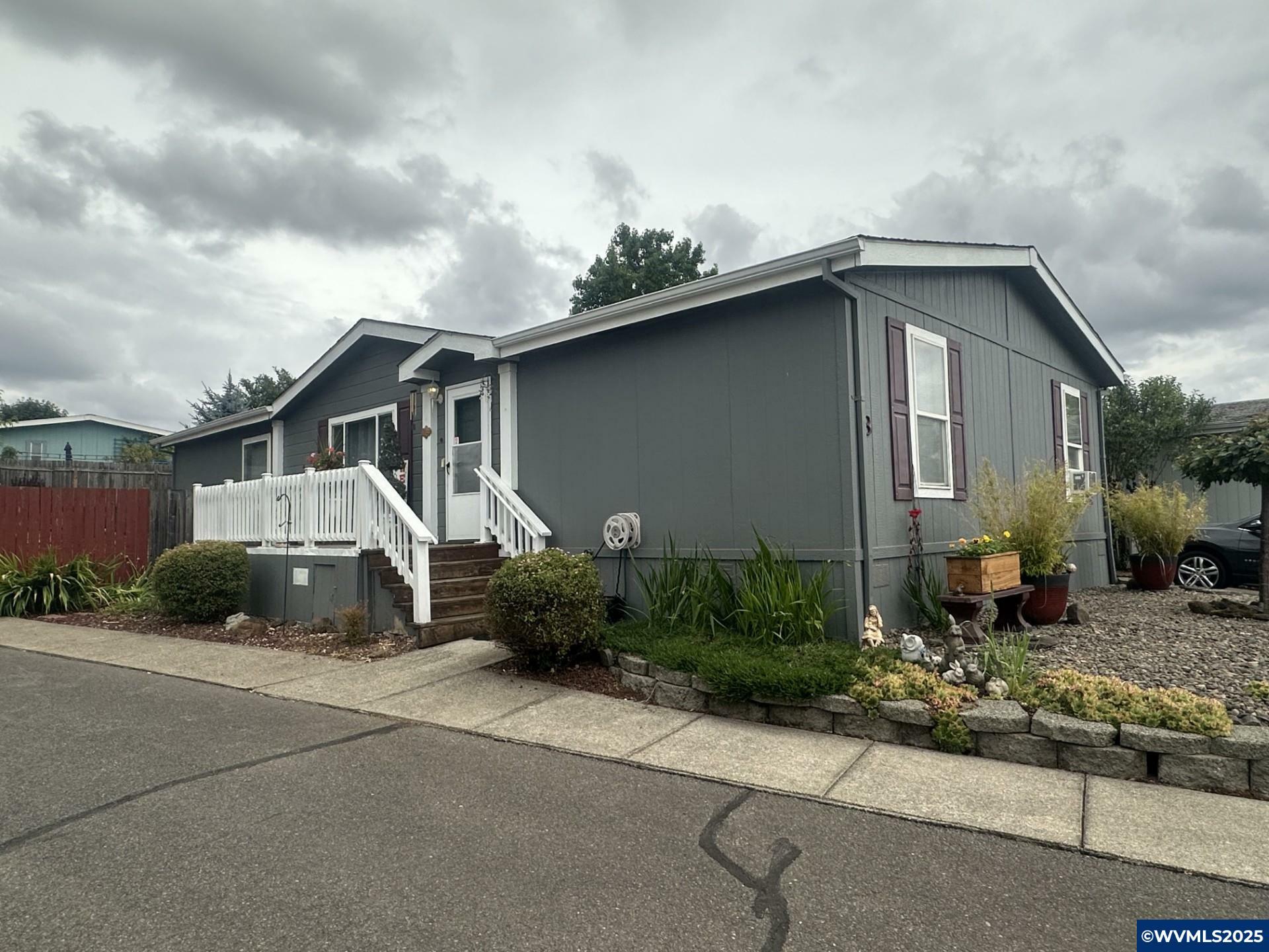 Property Photo: 2000 Robins (#8) Ln SE 8 OR 97306