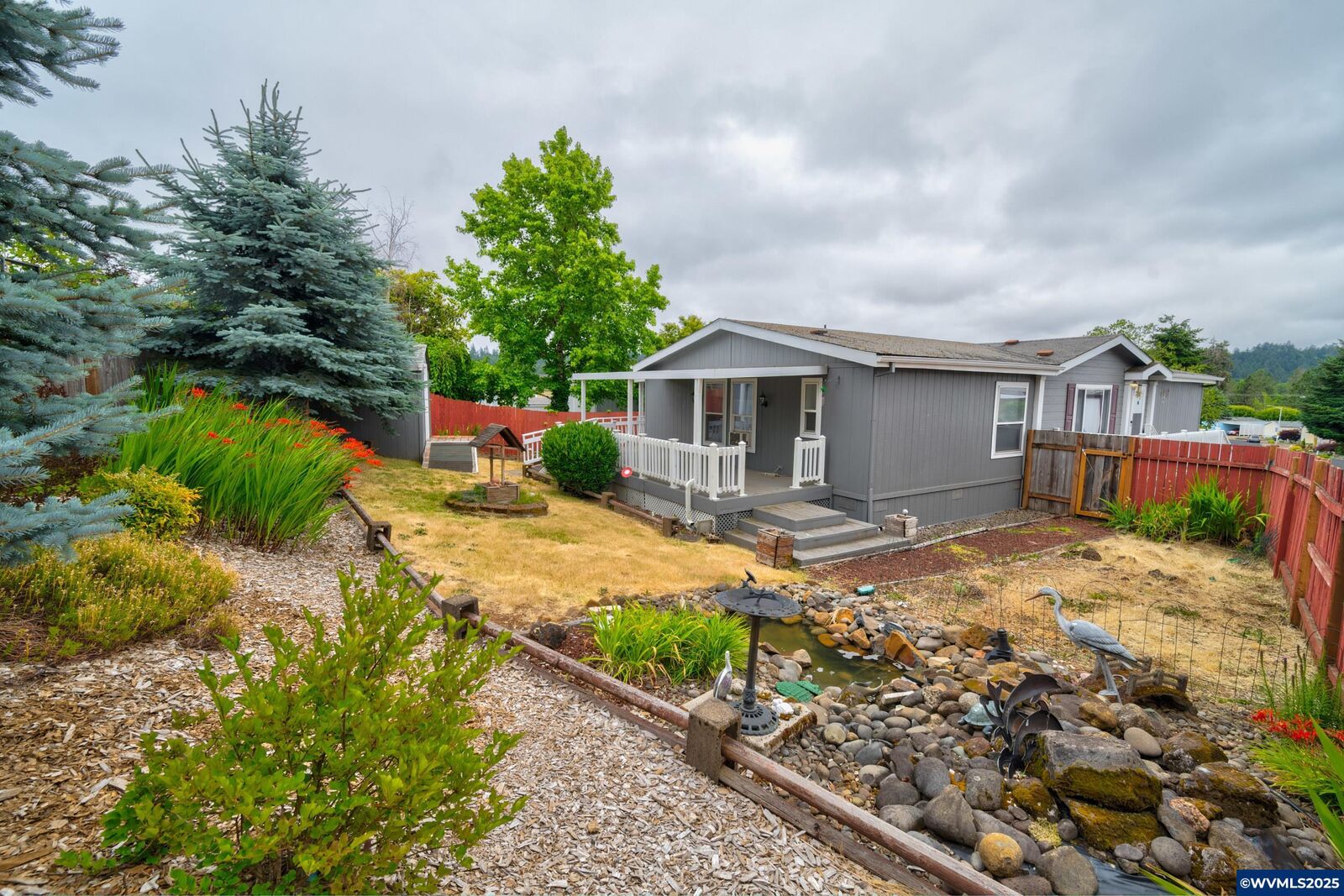 Property Photo:  2000 Robins (#8) Ln SE 8  OR 97306 