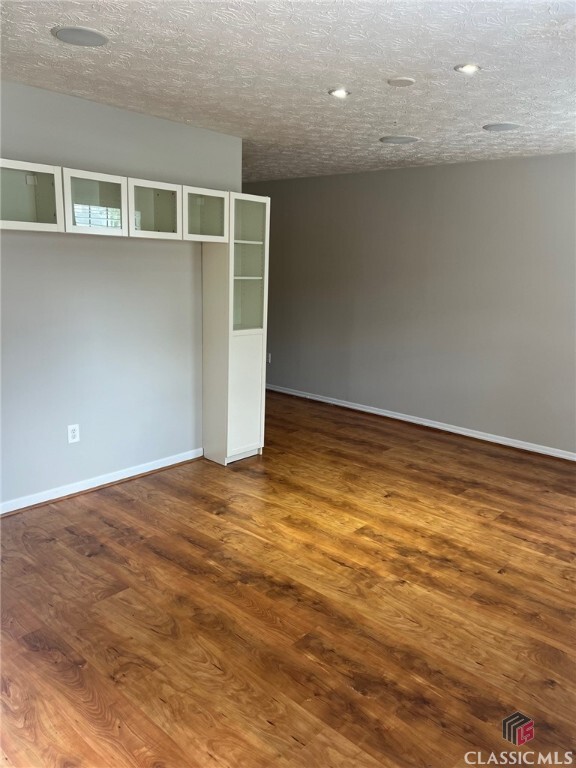 Property Photo: 470 Huntington Road 5 GA 30606
