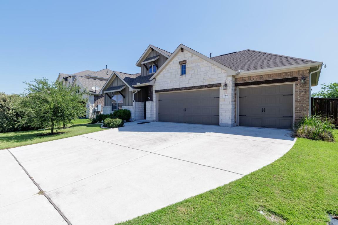 Property Photo: 304 Leon Loop TX 78642