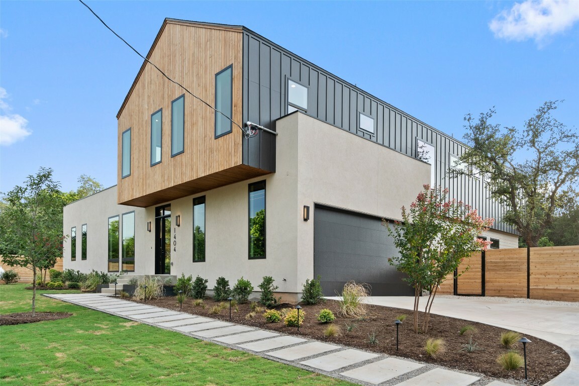 Property Photo: 1404 Lipan Trail TX 78733
