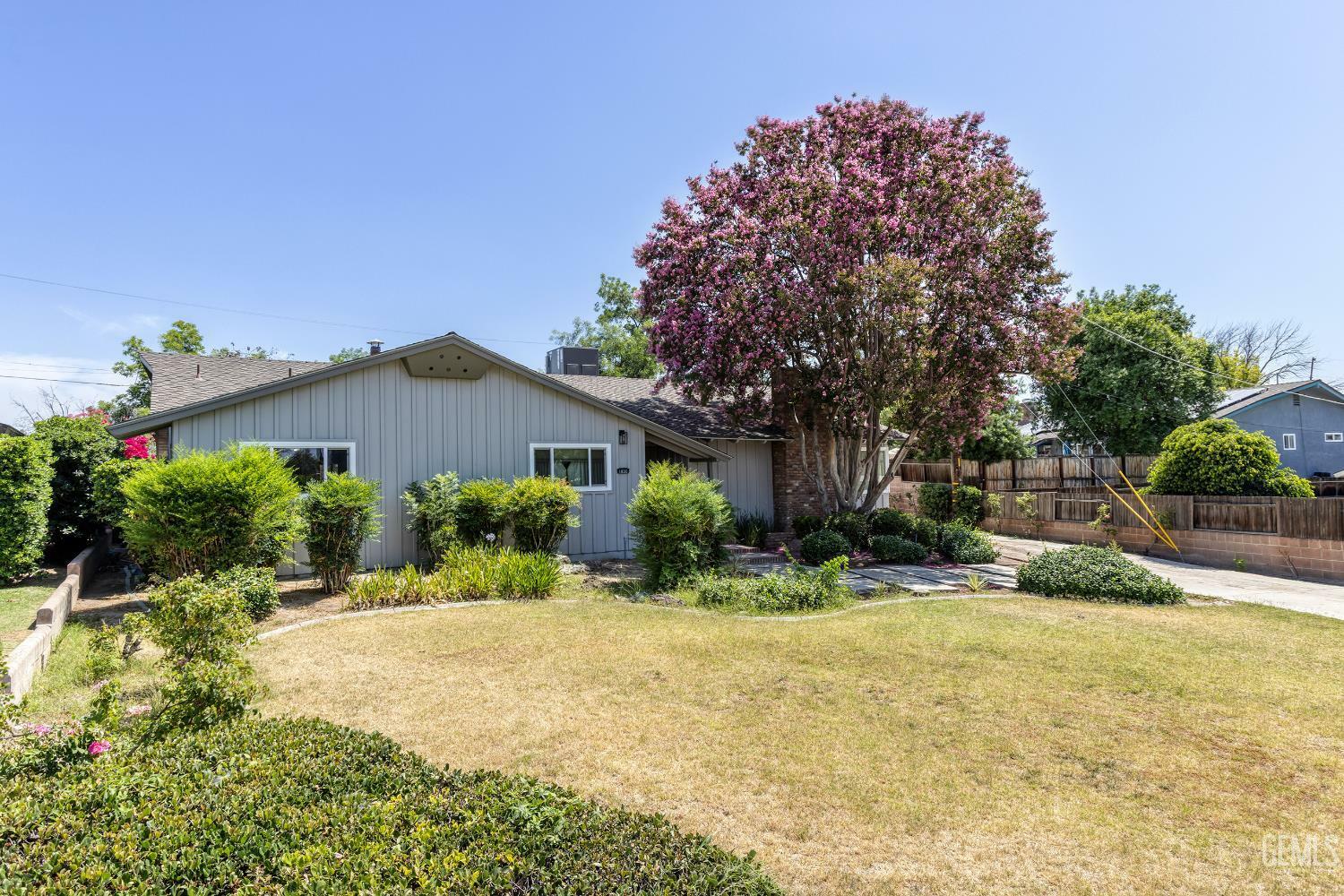 Property Photo: 1830 Chevy Chase Way CA 93306