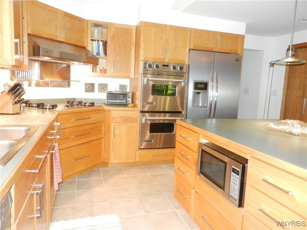 Property Photo: 109 Pine Run NY 14069