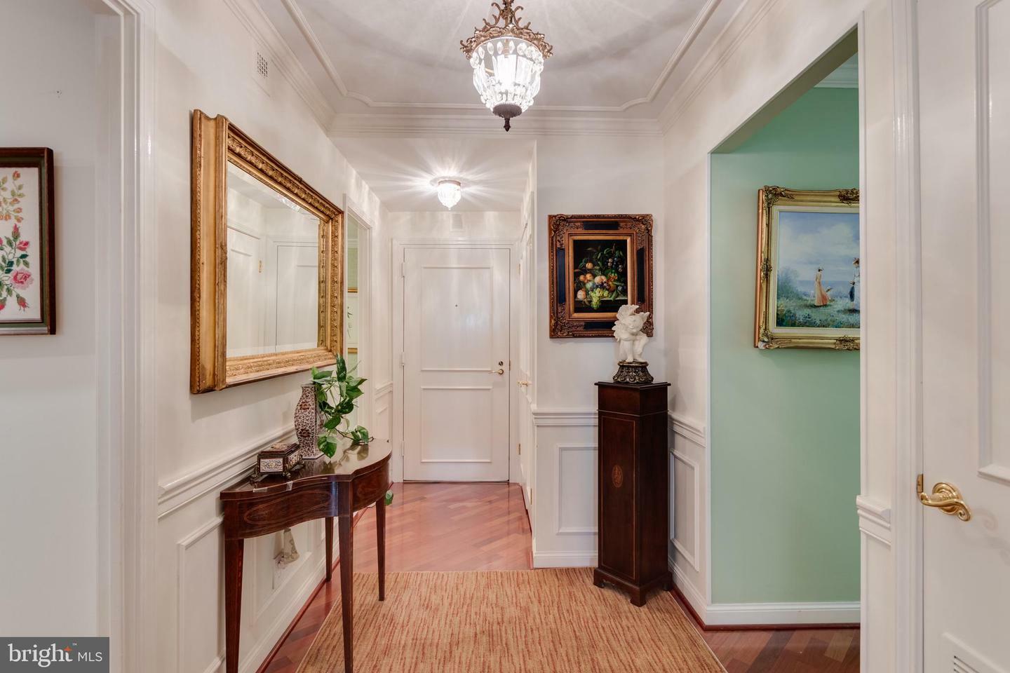 Property Photo: 1250 S Washington Street 119 VA 22314
