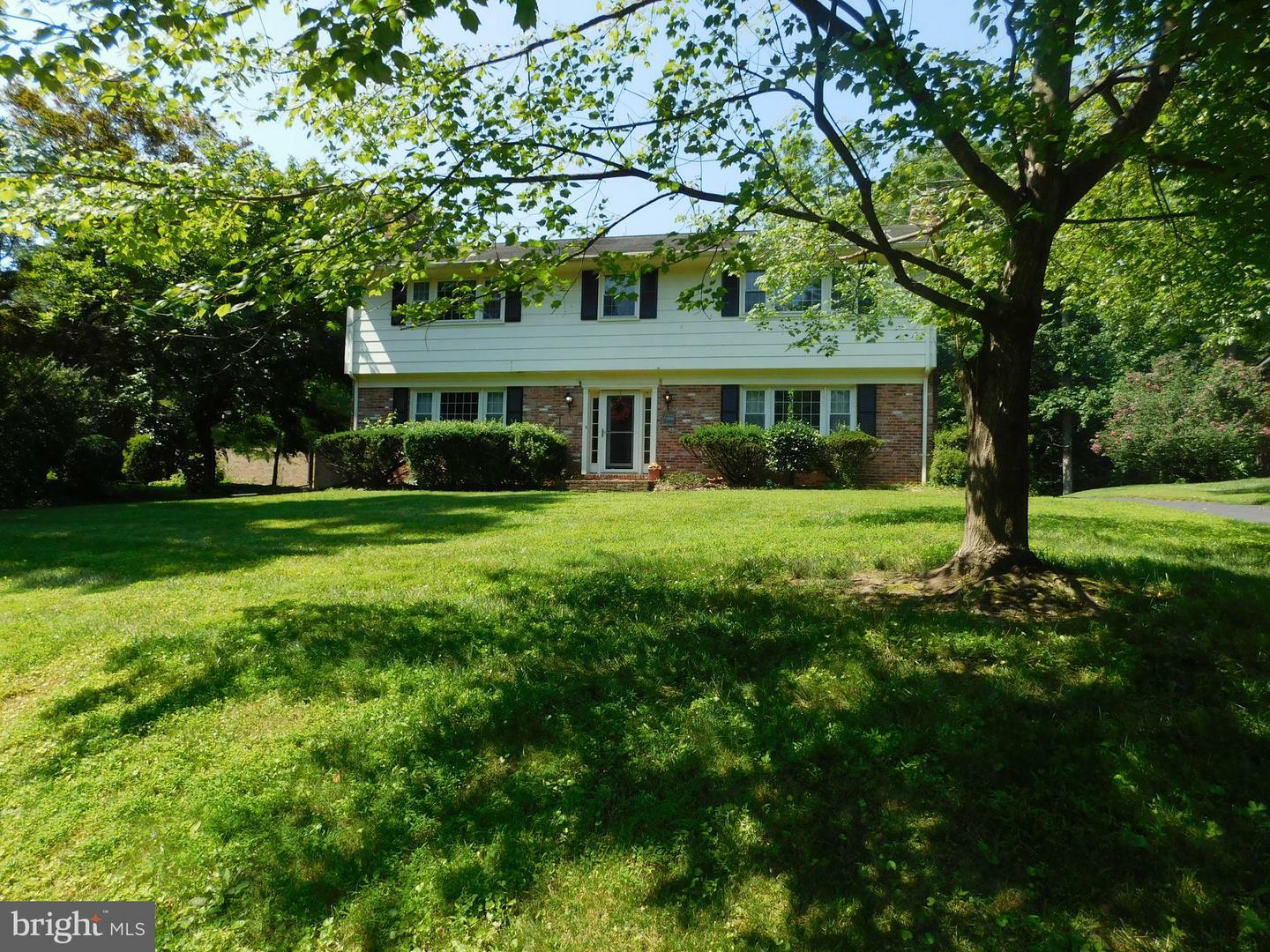 Property Photo: 12109 Stirrup Road VA 20191