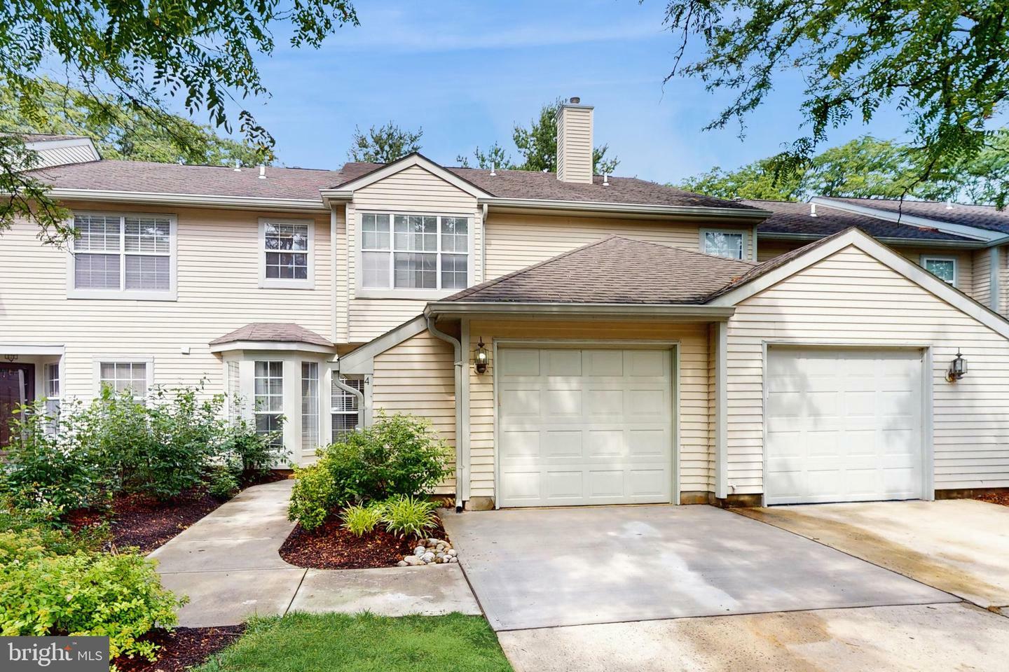 Property Photo:  4 Dorset Court  NJ 08540 