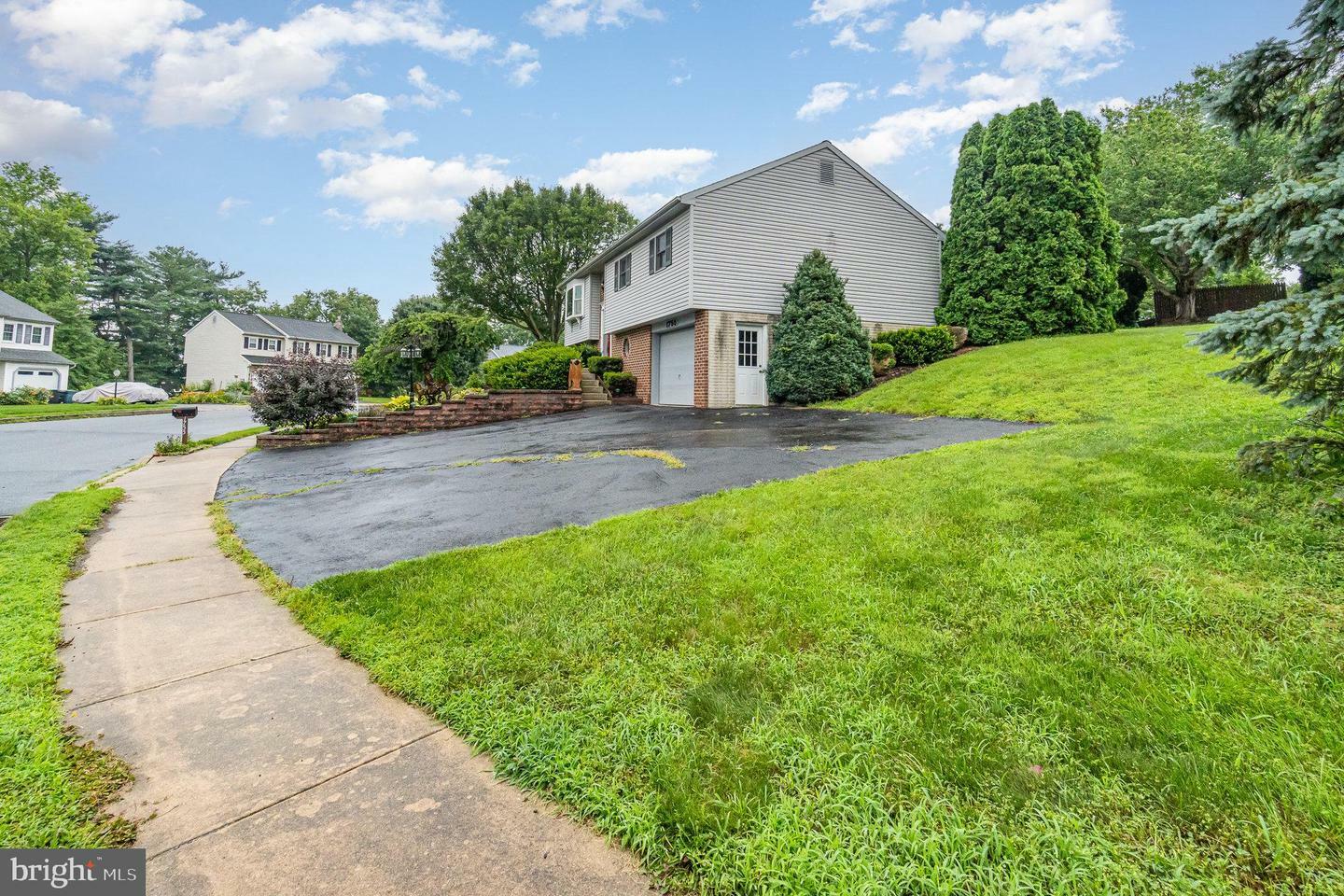 Property Photo: 1755 Southport Drive PA 17603