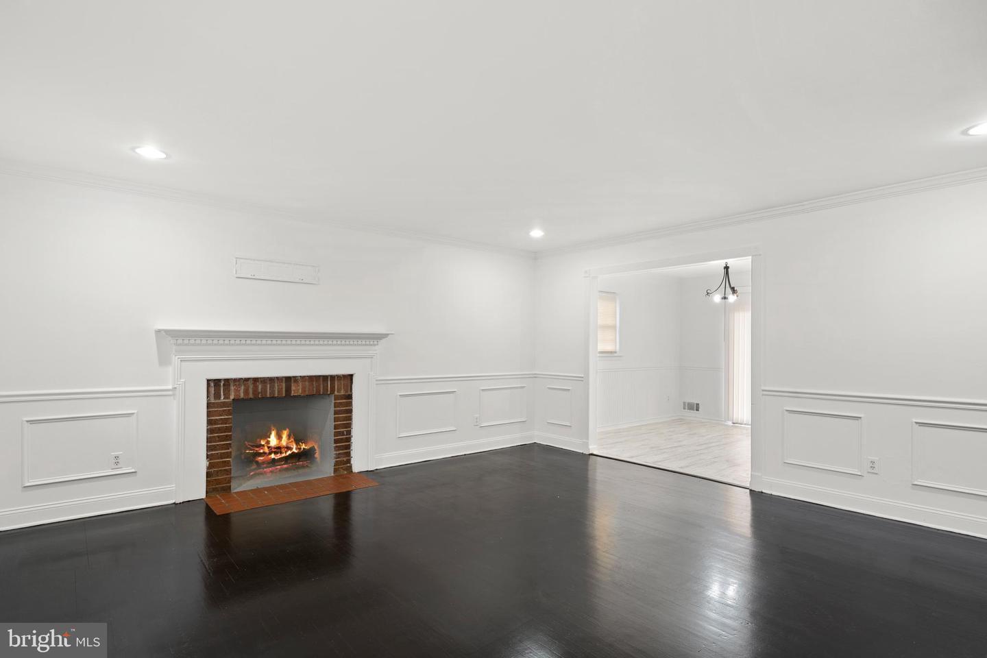 Property Photo: 7515 Pleasant Way VA 22003