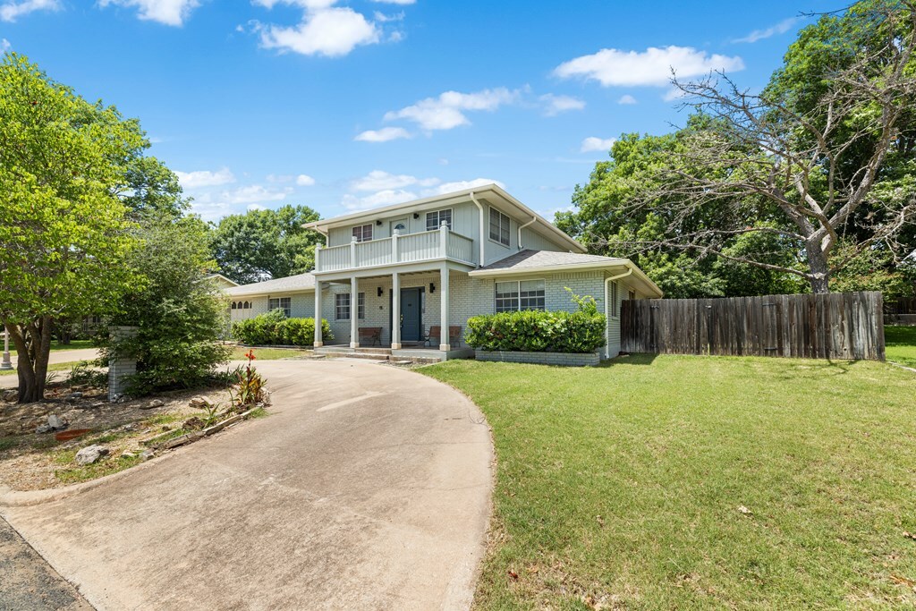Property Photo: 408 Candlelight Circle TX 78624