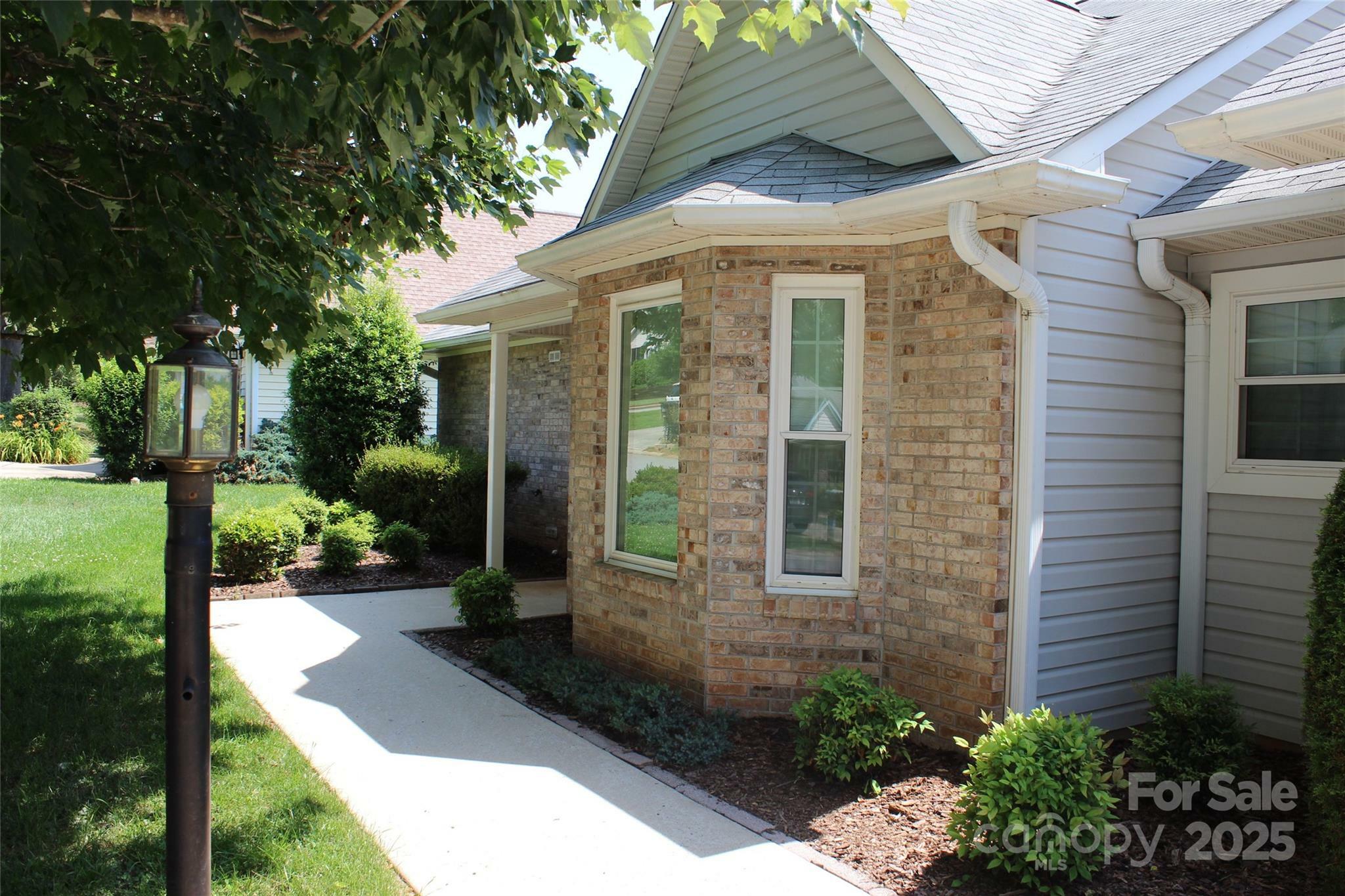 Property Photo: 4 Gatehouse Court NC 28803