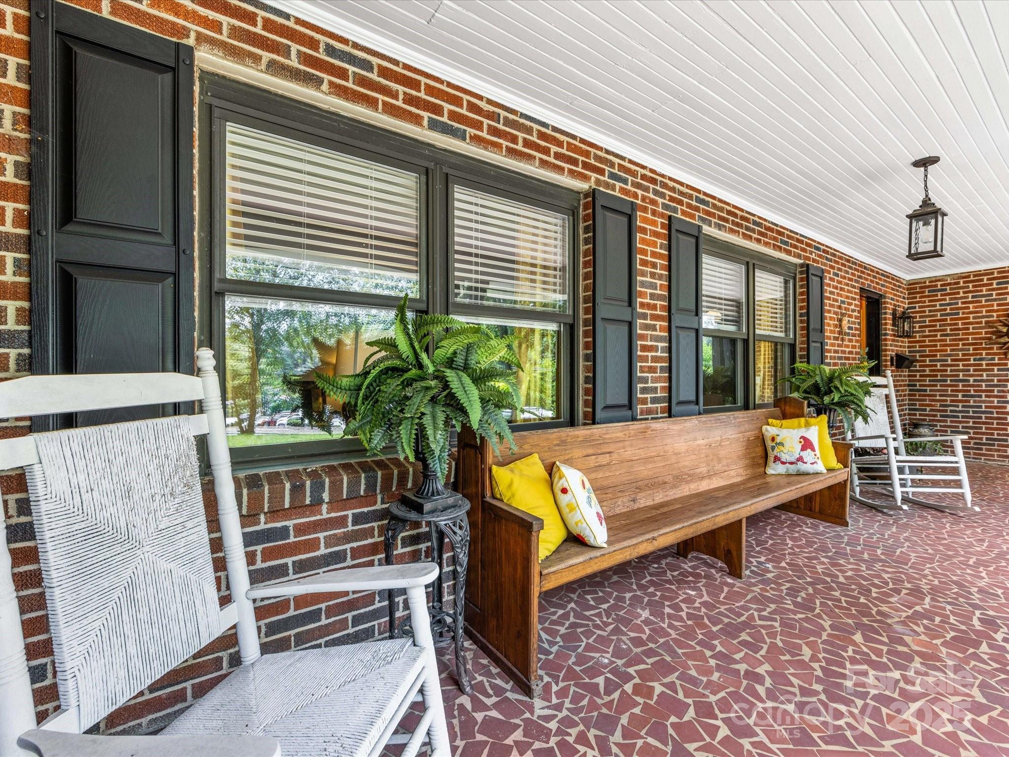 Property Photo: 112 8th Avenue NW NC 28601
