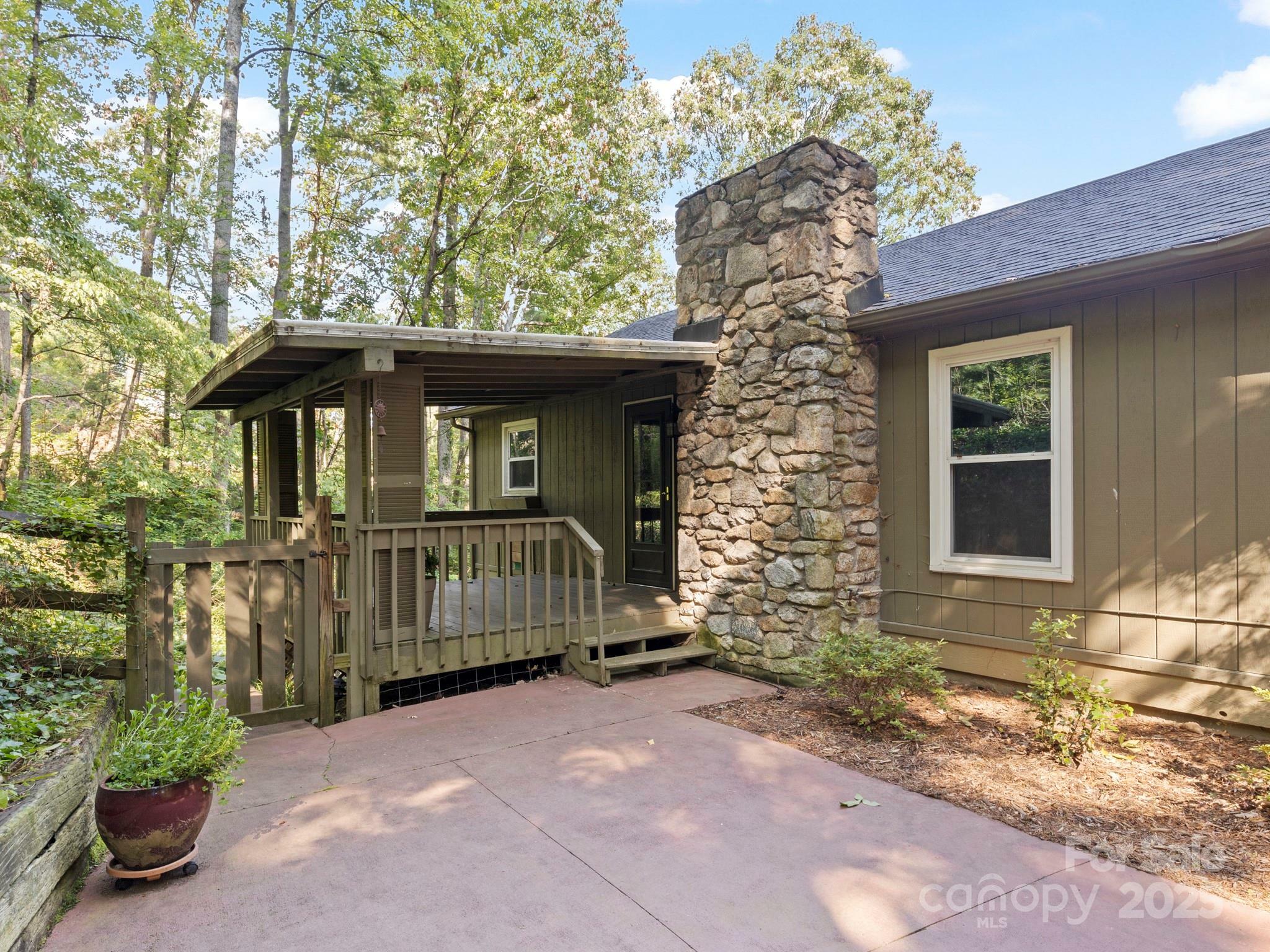 Property Photo: 6 Wilderness Cove Road NC 28804