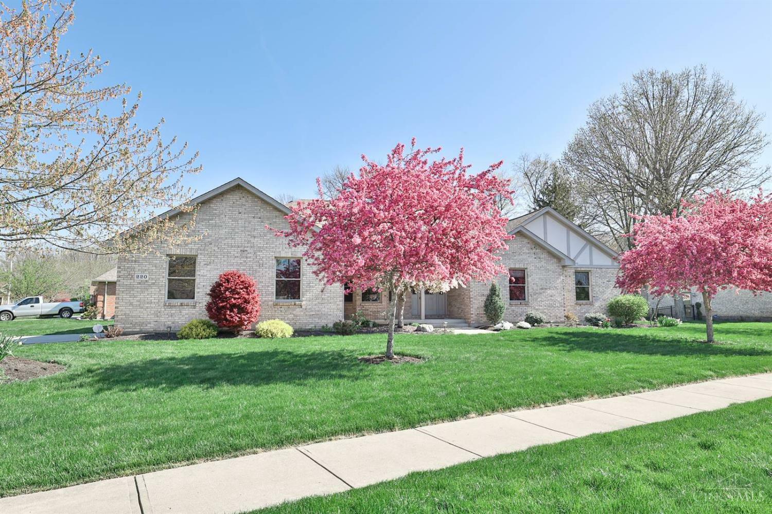 Property Photo: 220 Denwood Trail OH 45315