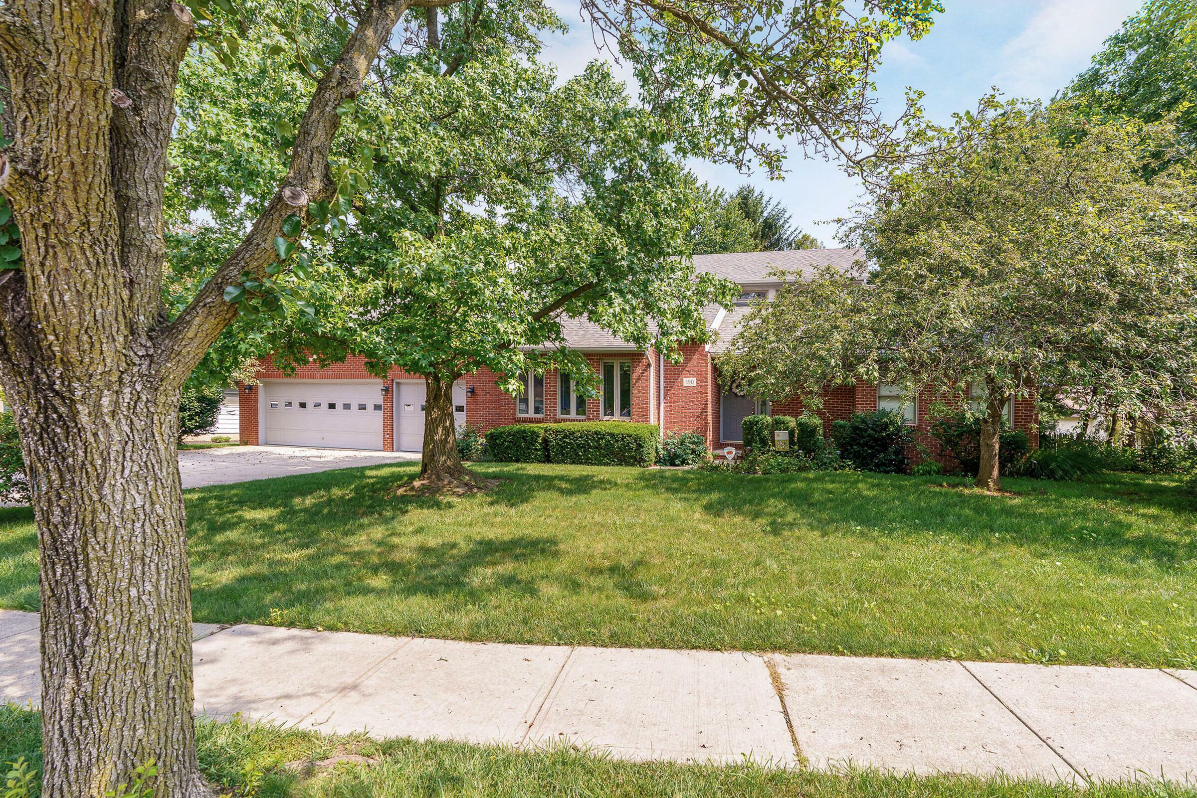 Property Photo: 190 E Hocking Street OH 43110