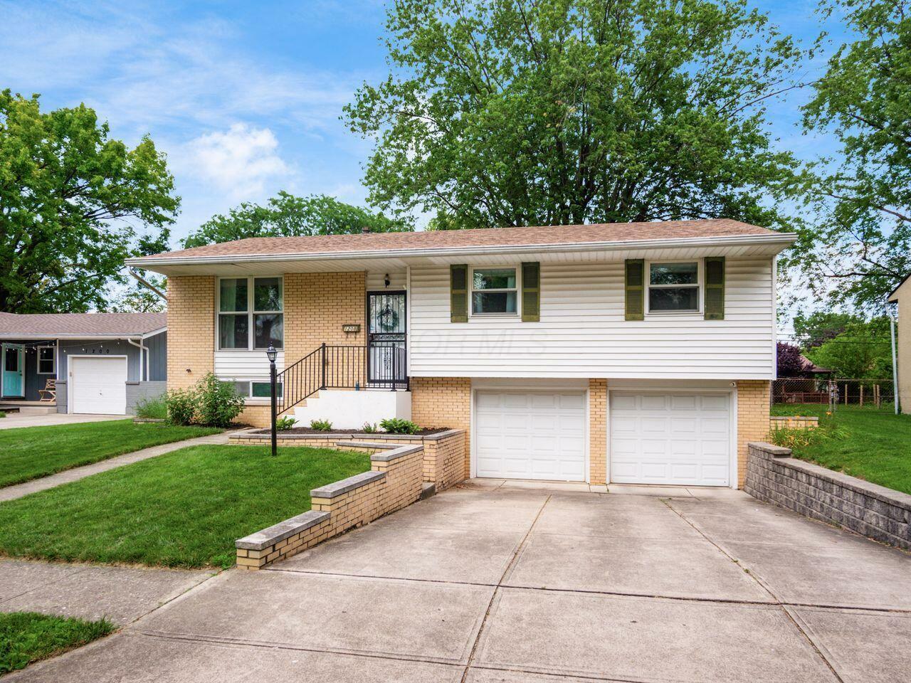 Property Photo: 1208 Belden Road OH 43229