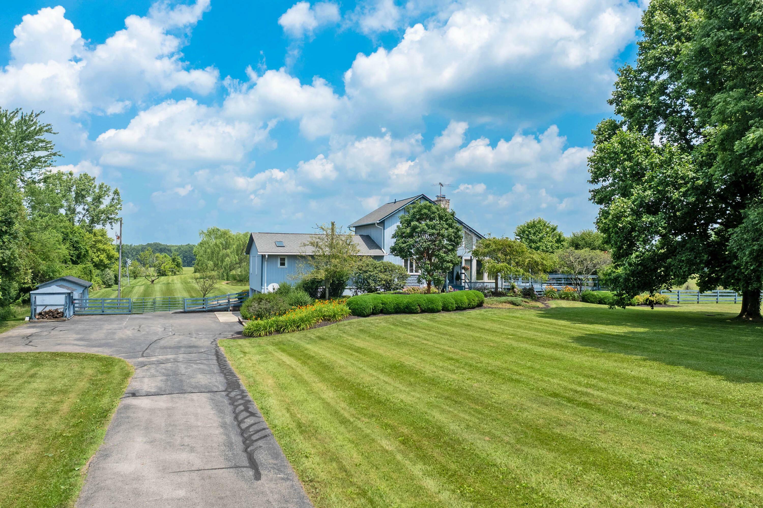 Property Photo: 6630 Dutch Lane NW Road OH 43031