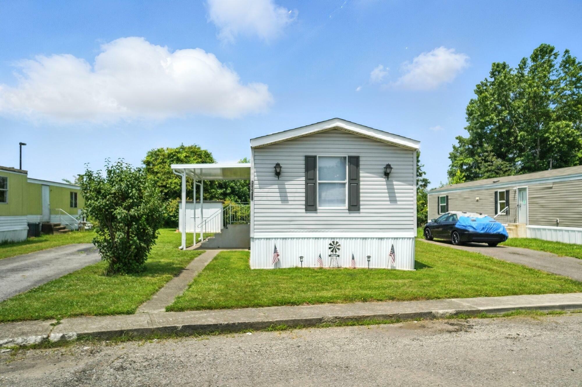 Property Photo: 121 Greenbriar W Lane OH 43025