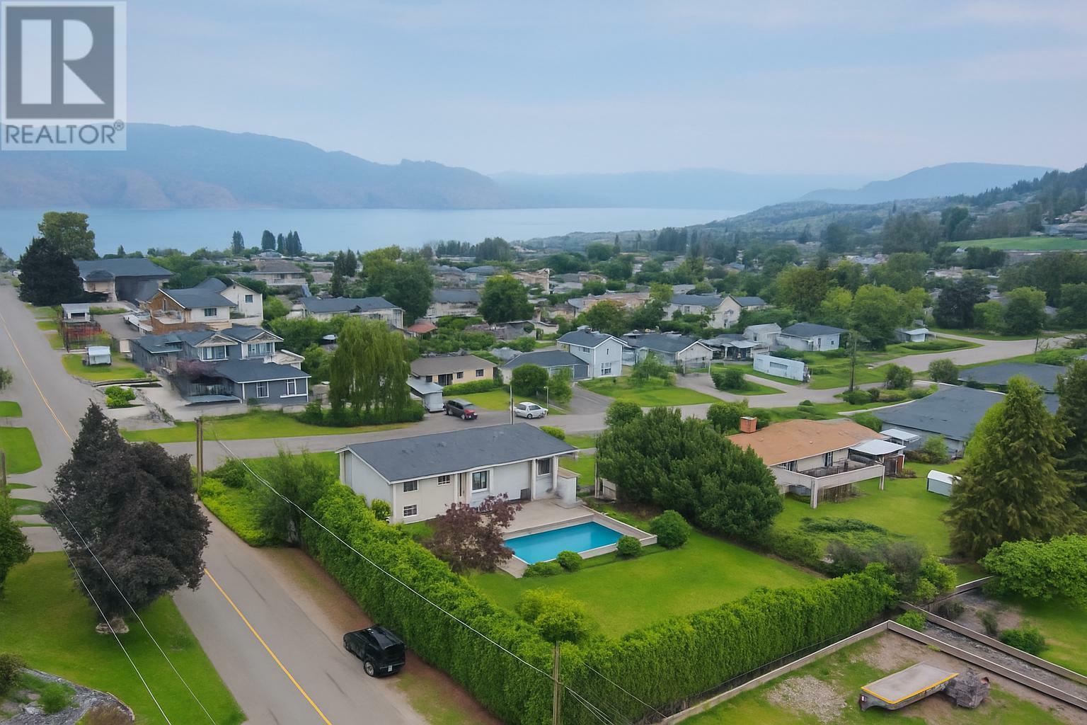 Property Photo: 810 Westbrook Drive BC V1Z 1R3