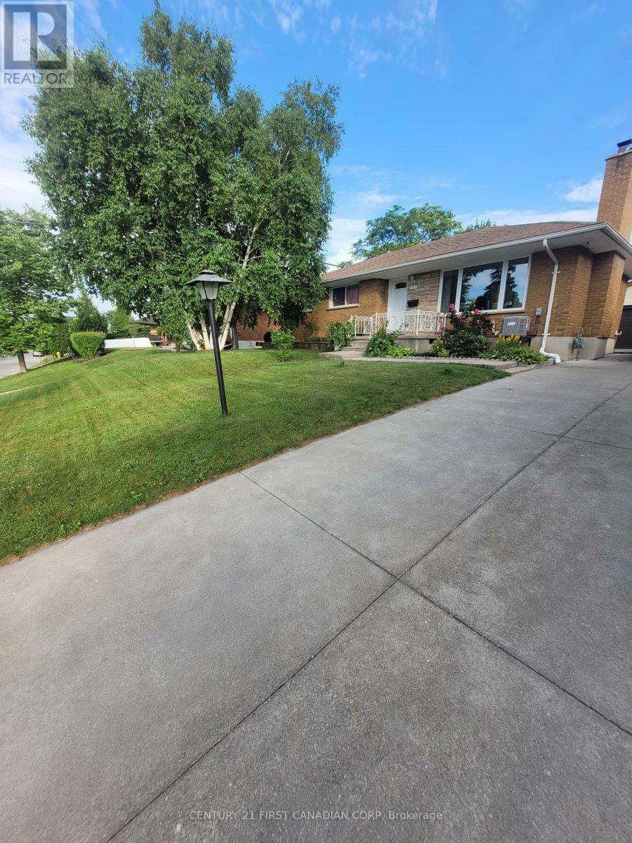 Property Photo: 393 Chippendale Crescent ON N5Z 3G1