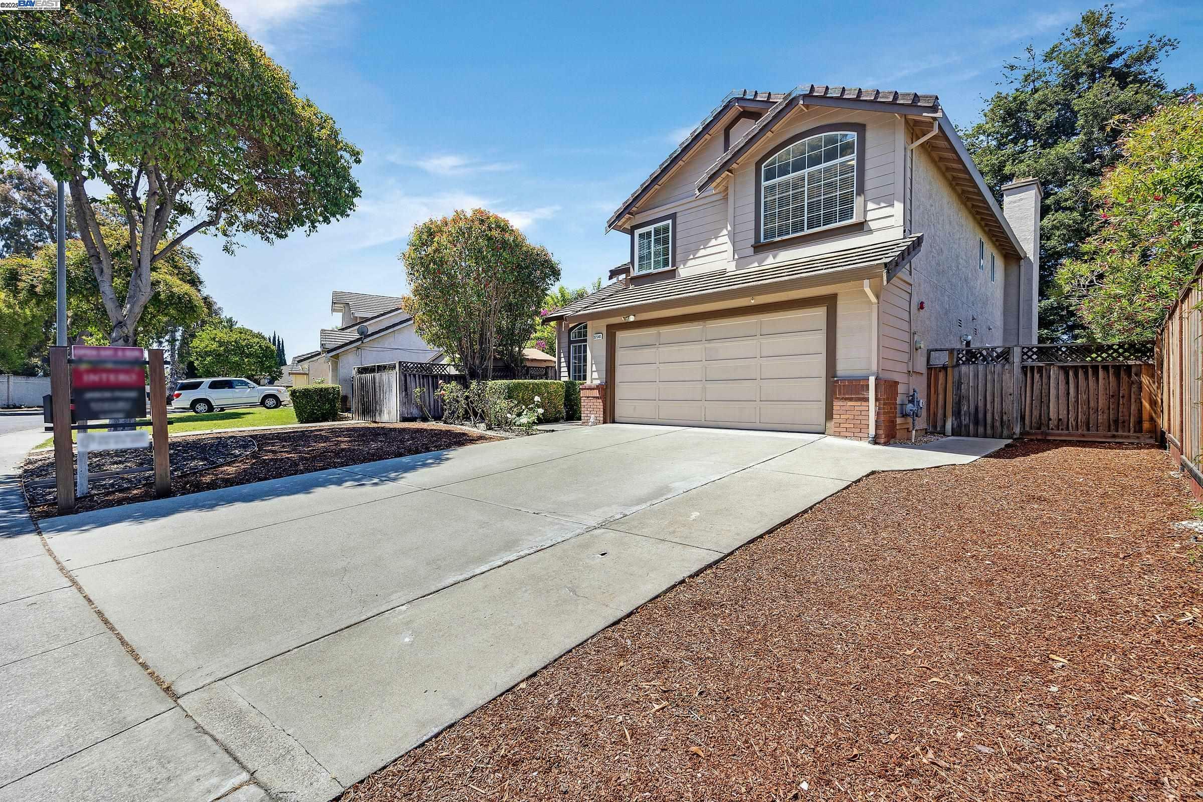 Property Photo: 32540 Cottonwood St CA 94587