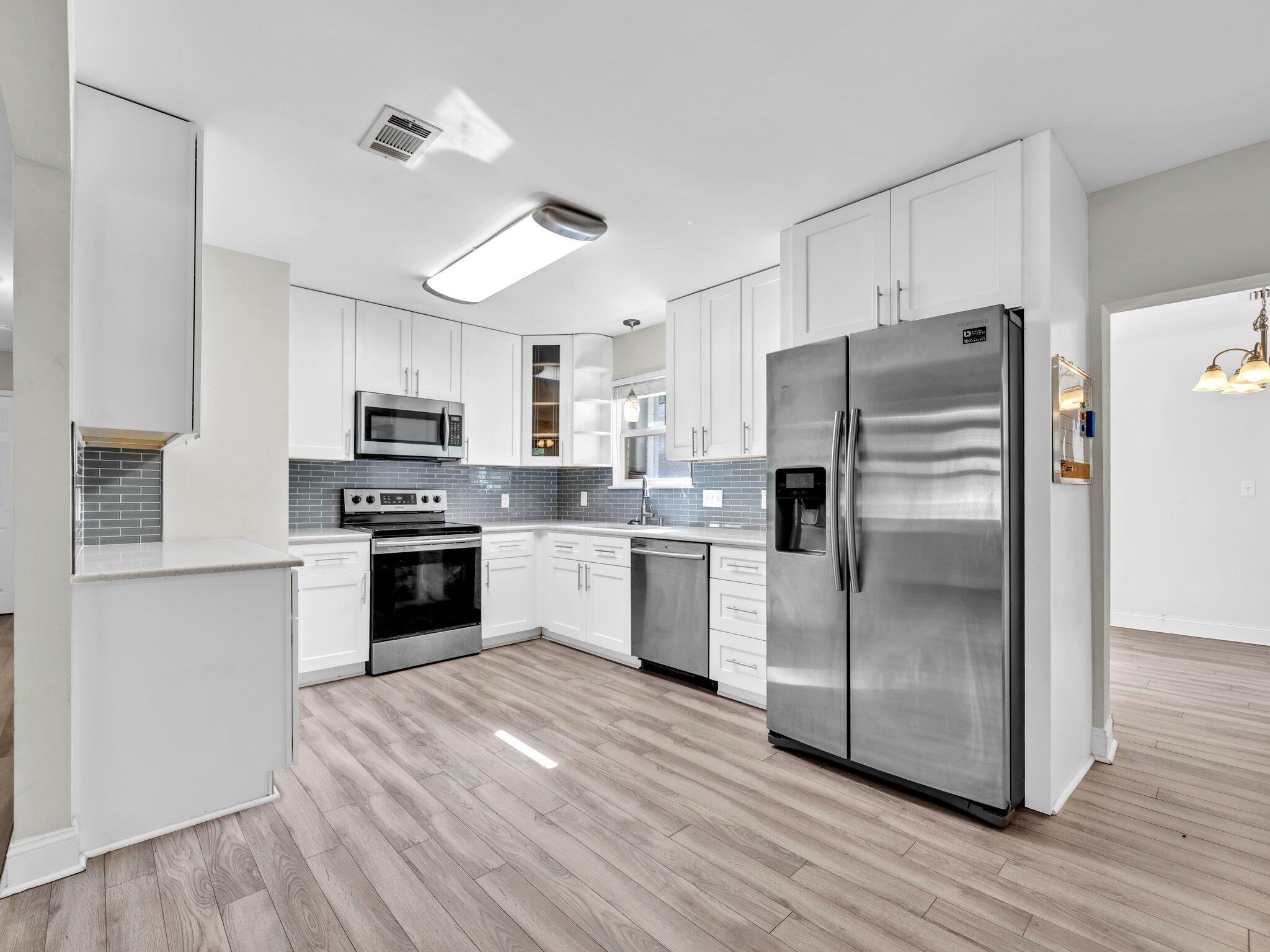 Property Photo: 412 Primrose Lane FL 32541