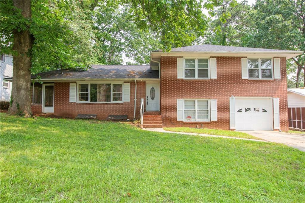Property Photo: 1558 Boulderwoods Drive SE GA 30316