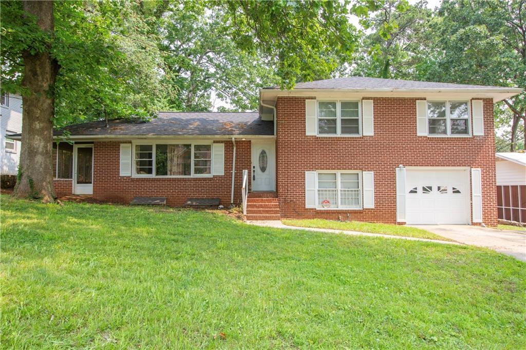 Property Photo: 1558 Boulderwoods Drive SE GA 30316