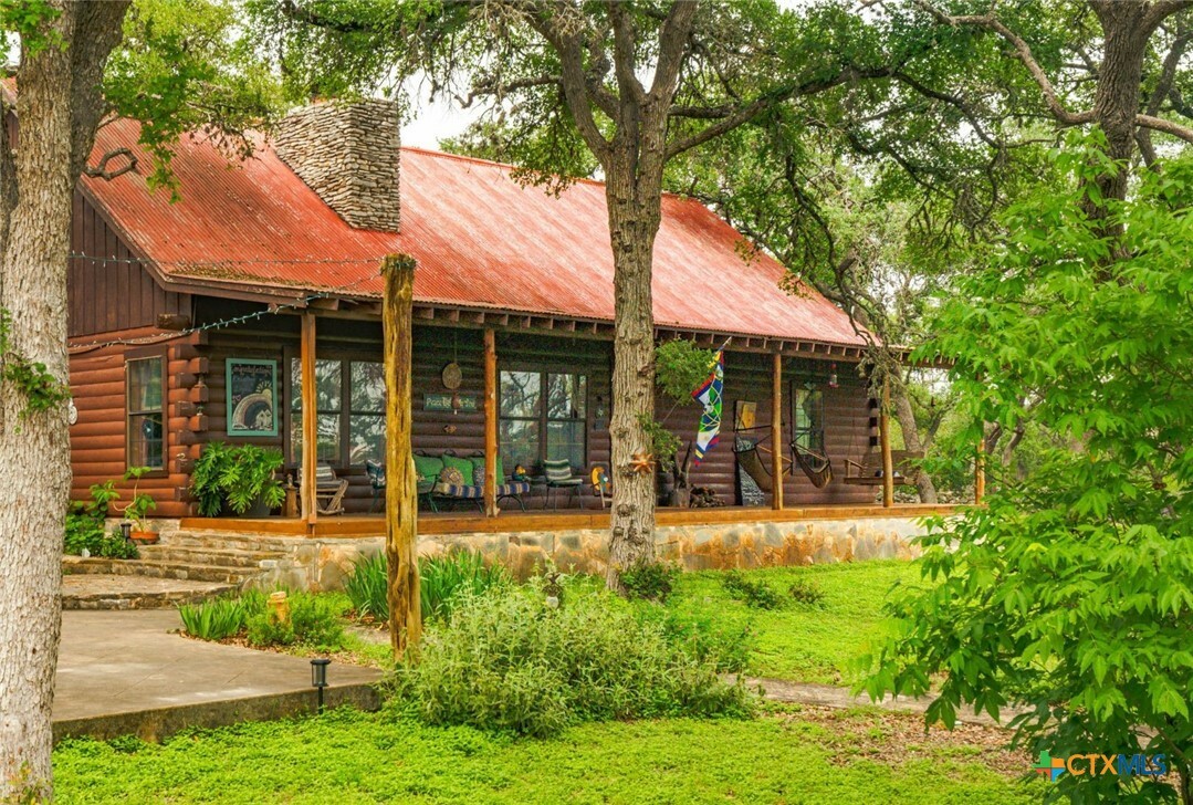 Property Photo: 1218 Oakwood Loop TX 78666