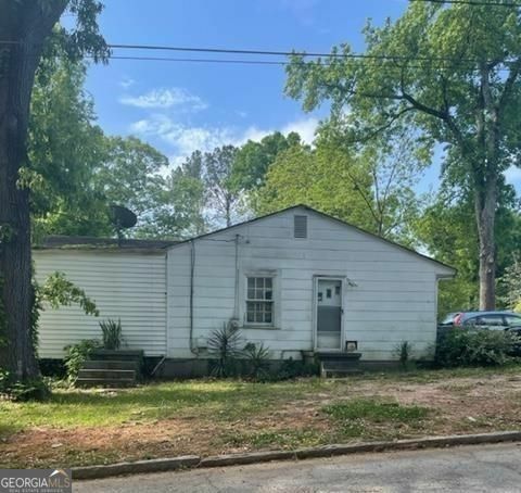 Property Photo: 1762 Hadlock Street Southwest GA 30311