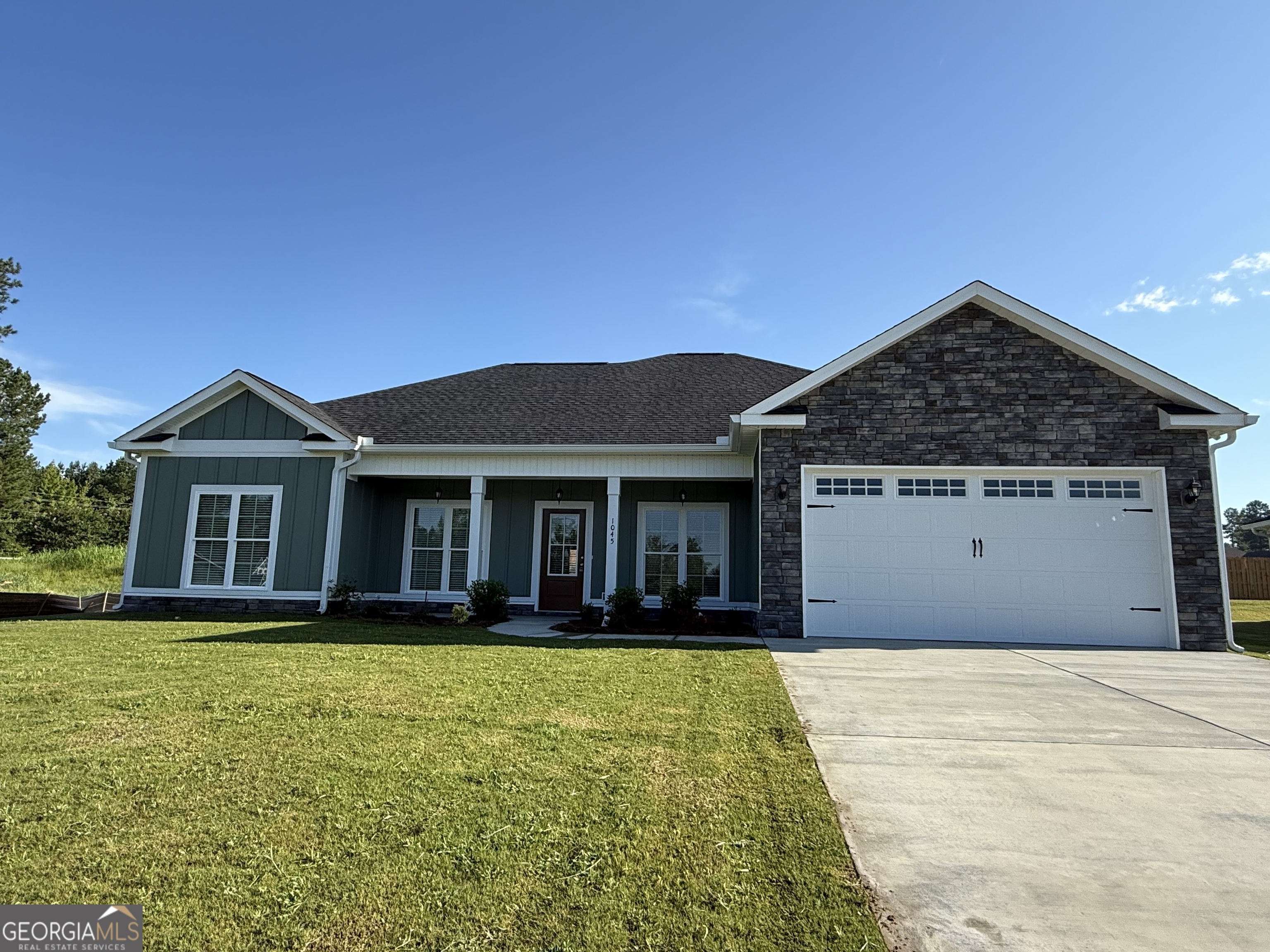 Property Photo: 1045 Berkley Court GA 30824