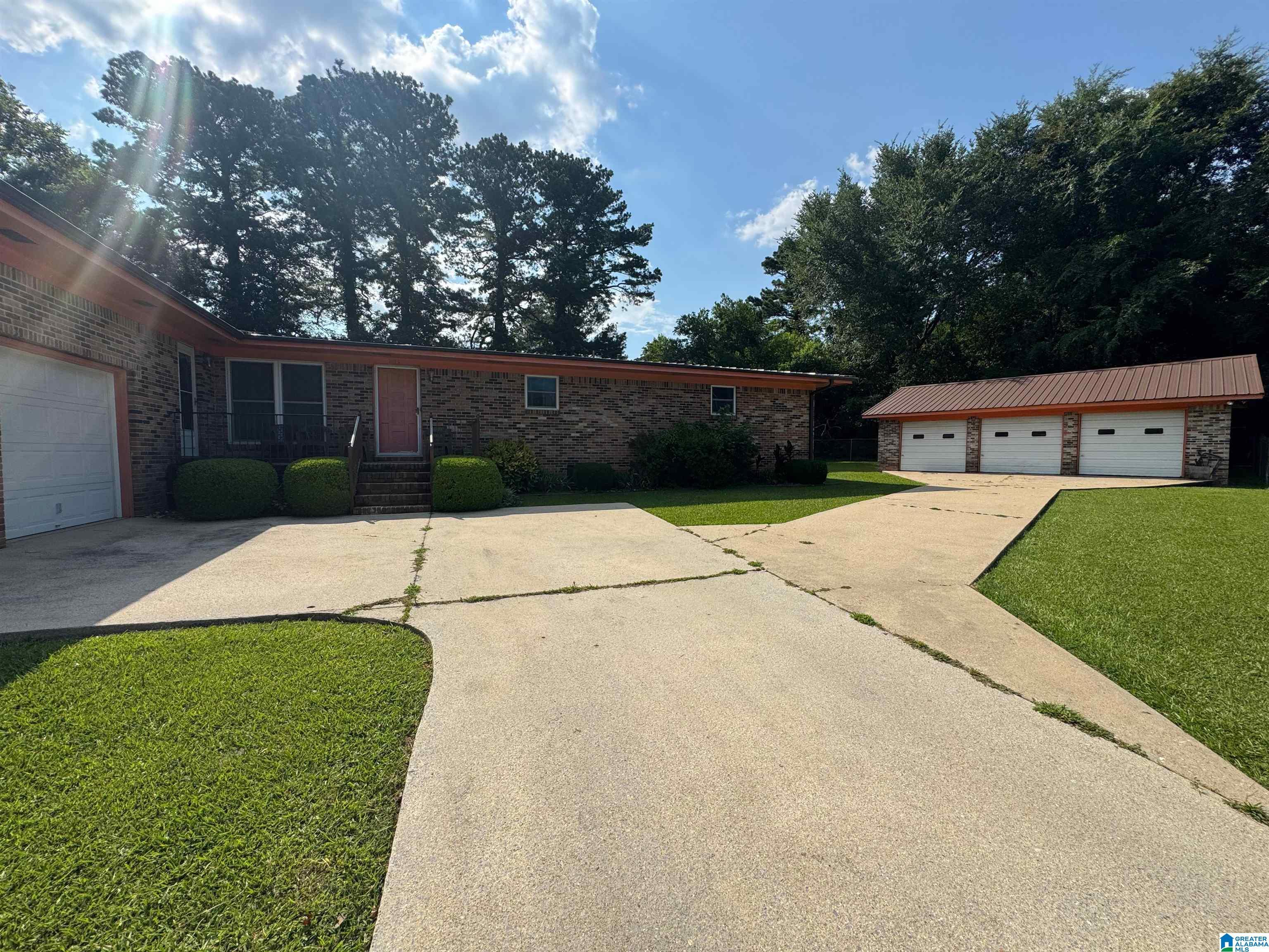 Property Photo: 201 Tuskegee Circle AL 35903