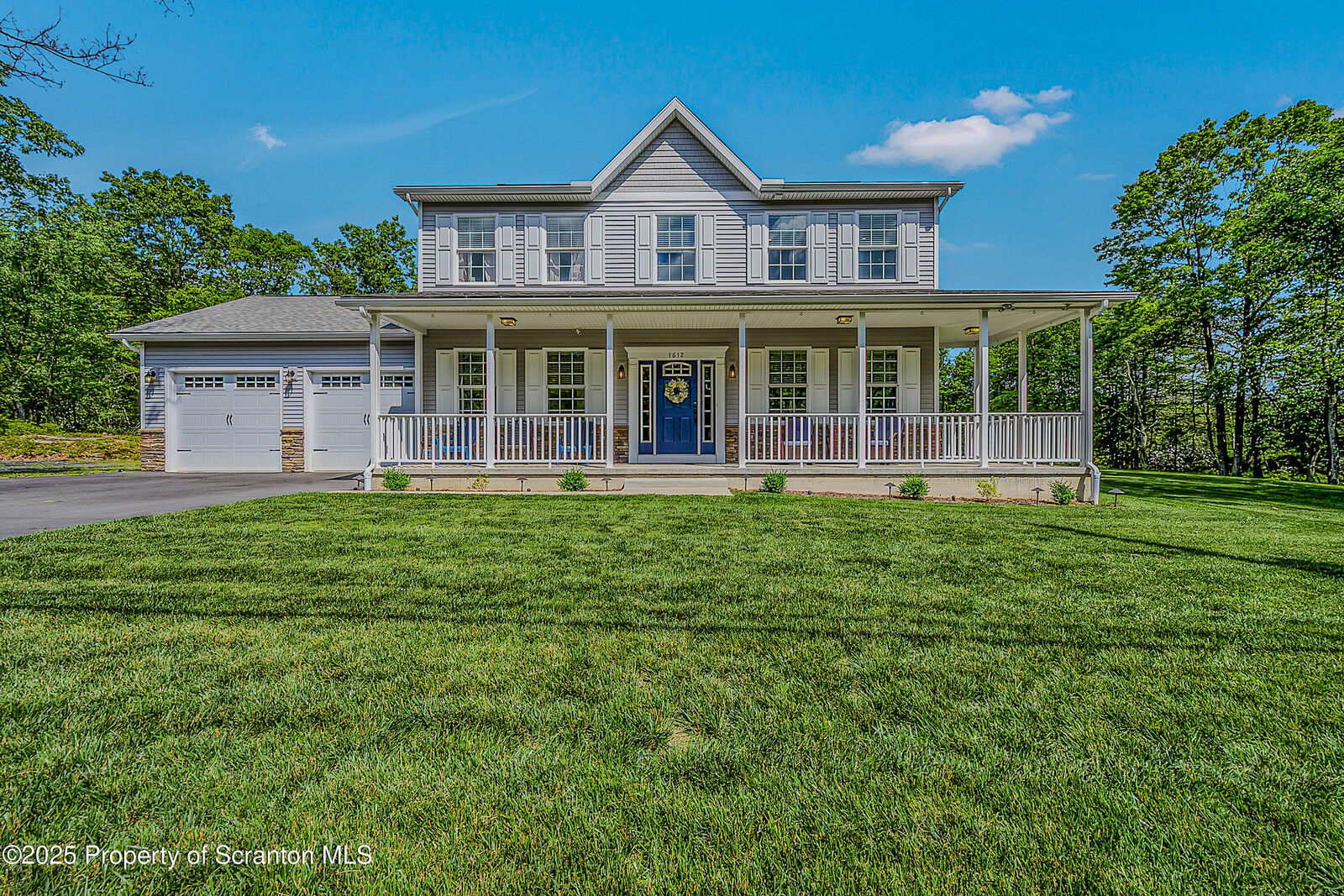 Property Photo:  1612 Whitetail Run  PA 18444 