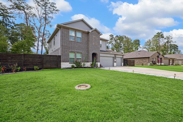 Property Photo:  922 Forest View  TX 77357 