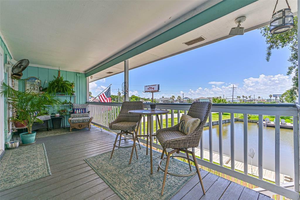 Property Photo: 1 S Skimmer Street TX 77568