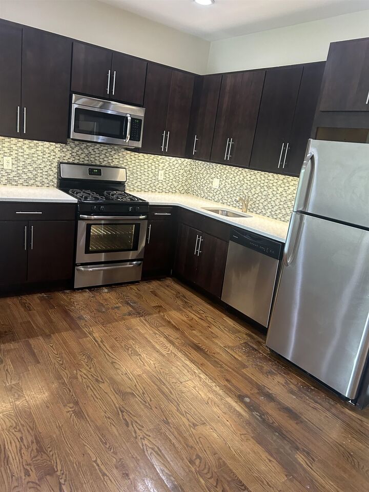 186 Broadway 401  Bayonne NJ 07002 photo