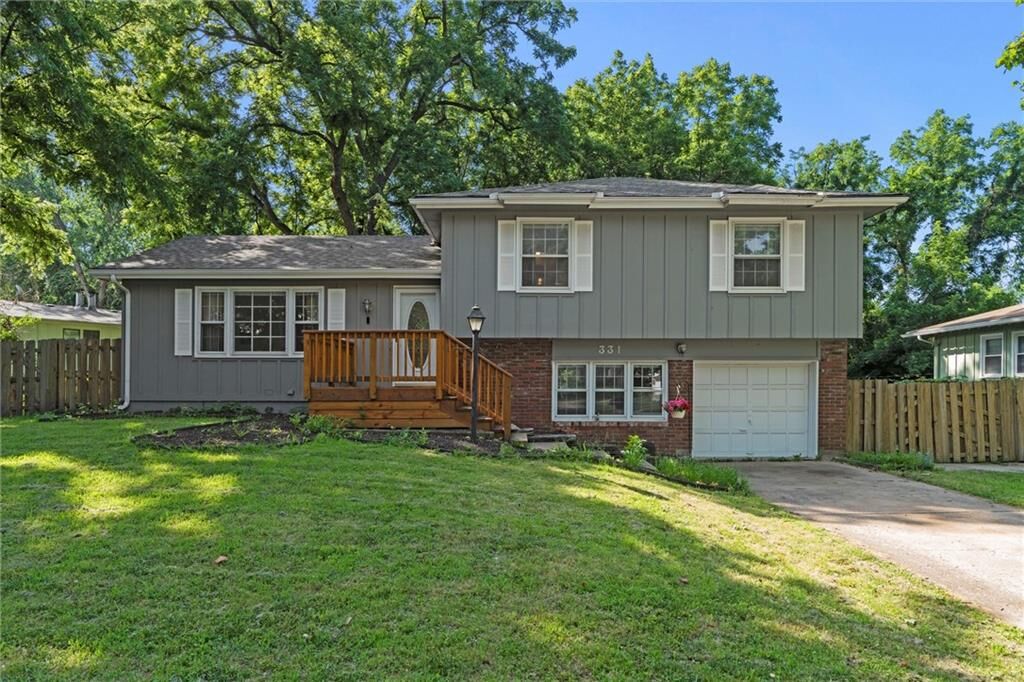Property Photo: 331 E 100th Terrace MO 64114