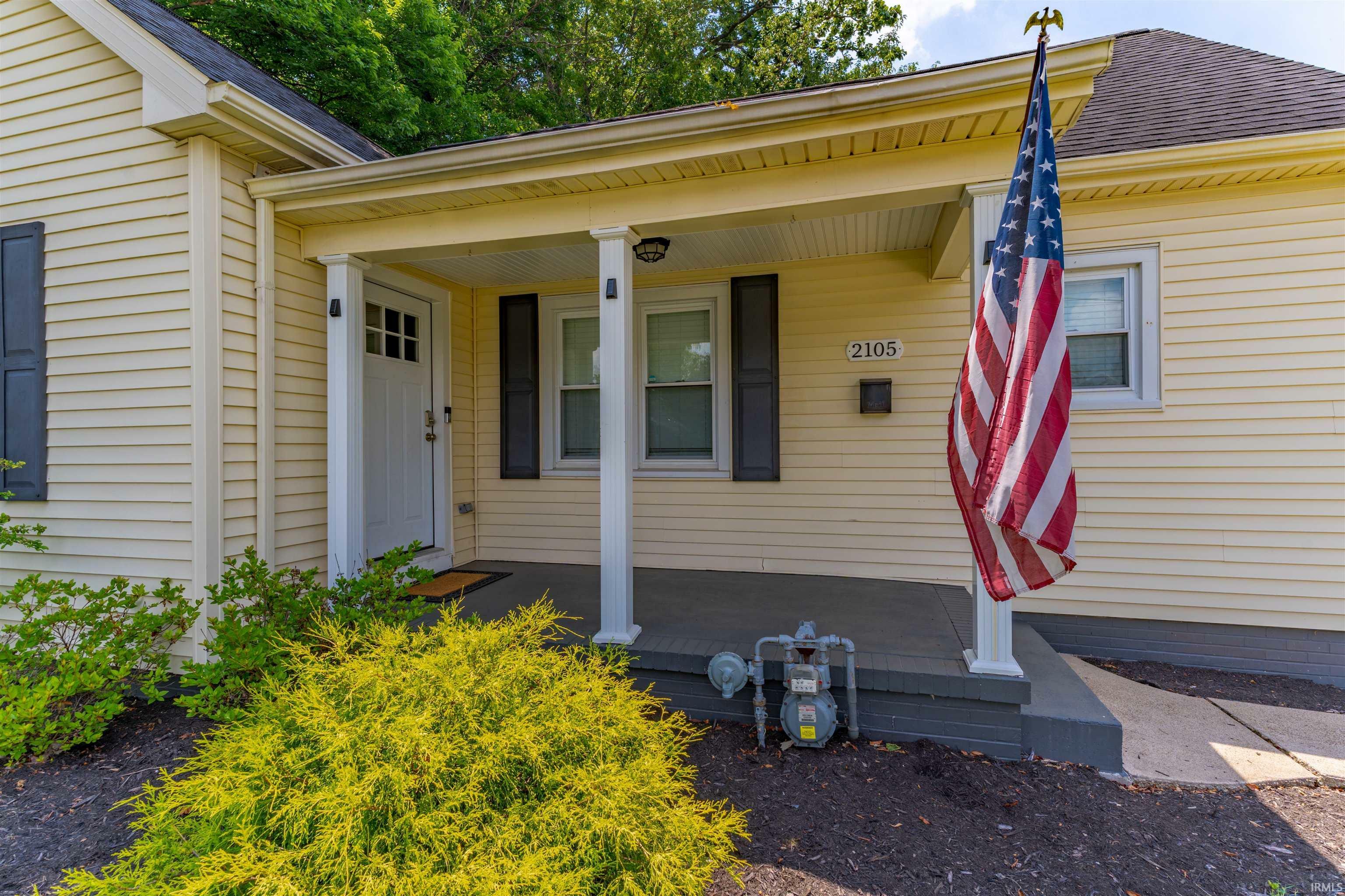 Property Photo: 2105 E Walnut Street IN 47714