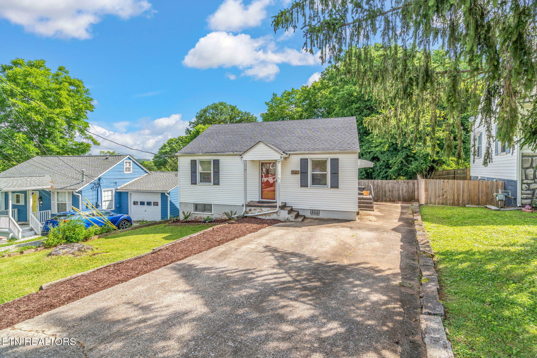 Property Photo: 4316 Hayes Rd TN 37912