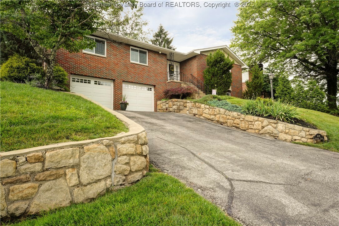 Property Photo: 409 Sheridan Circle WV 25314