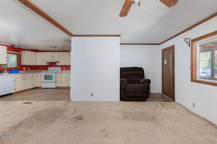 Property Photo:  724 SW Ferry 37  OR 97380 