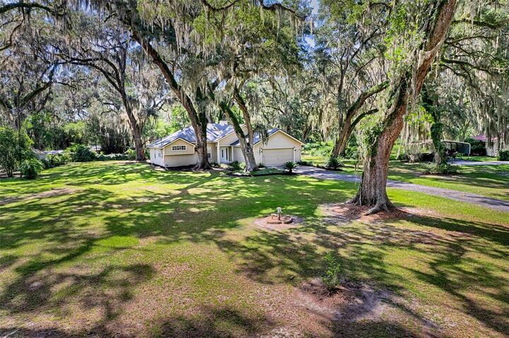 Property Photo:  6505 SW 135th Place  FL 32618 
