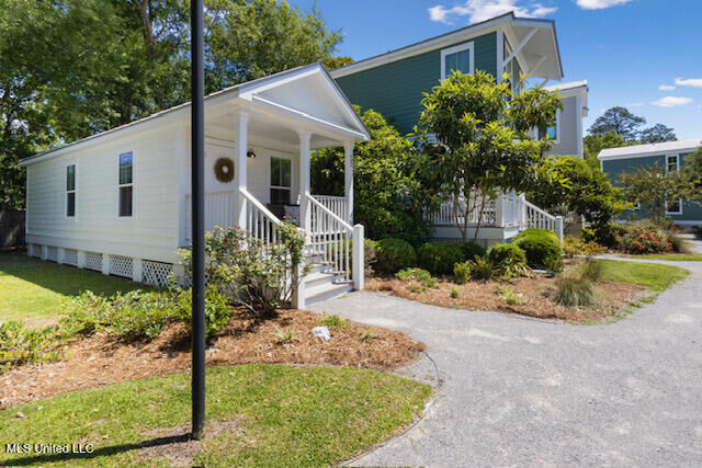 Property Photo:  2207 Government Street  MS 39564 