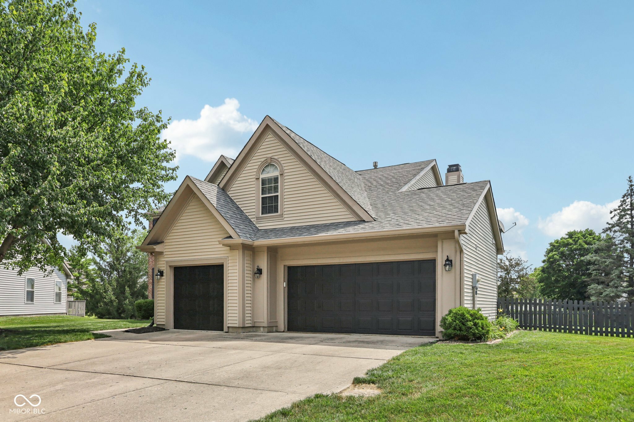 Property Photo: 301 Cobblesprings Court IN 46123