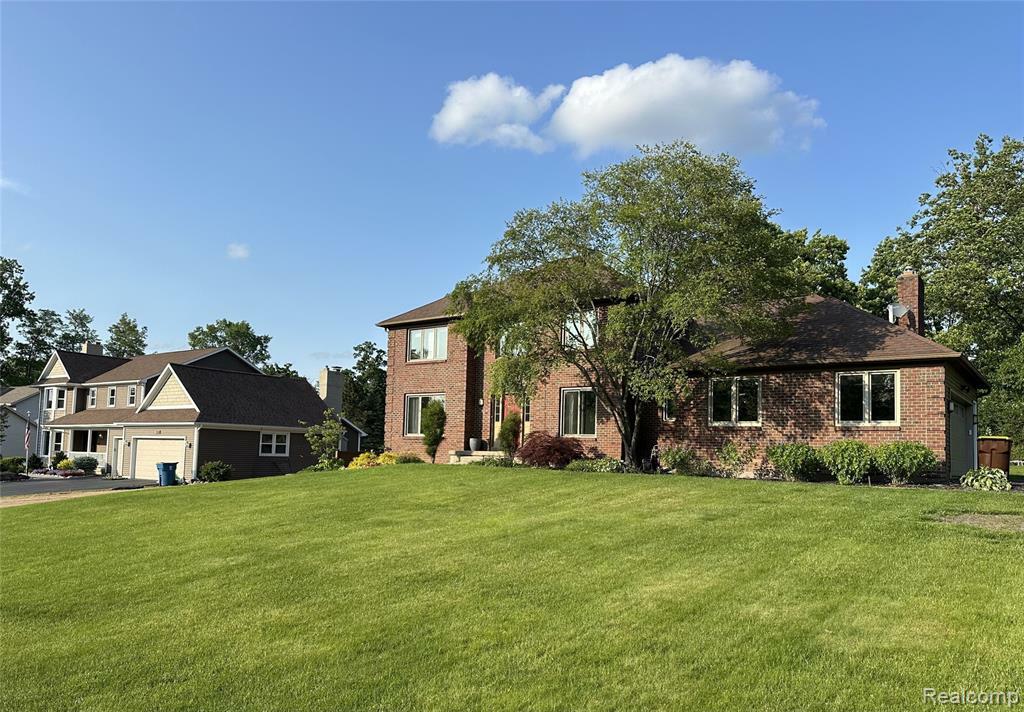Property Photo:  472 Ashton Court  MI 49546 8300 